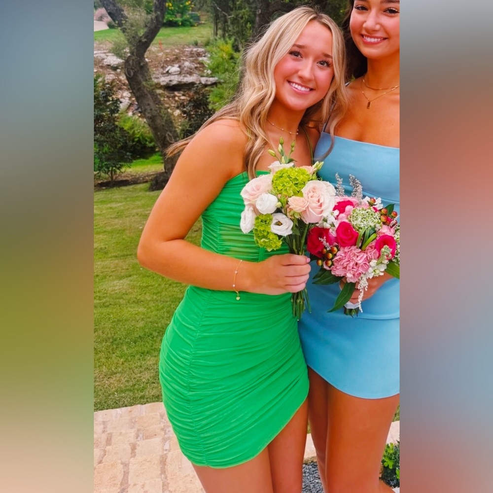 HOUSE OF CB GREEN STRETCHY DRESS HOMECOMING